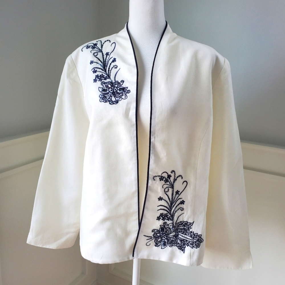 Womens  Coldwater Creek  open front  Embroidery  Jacket  Size 16.